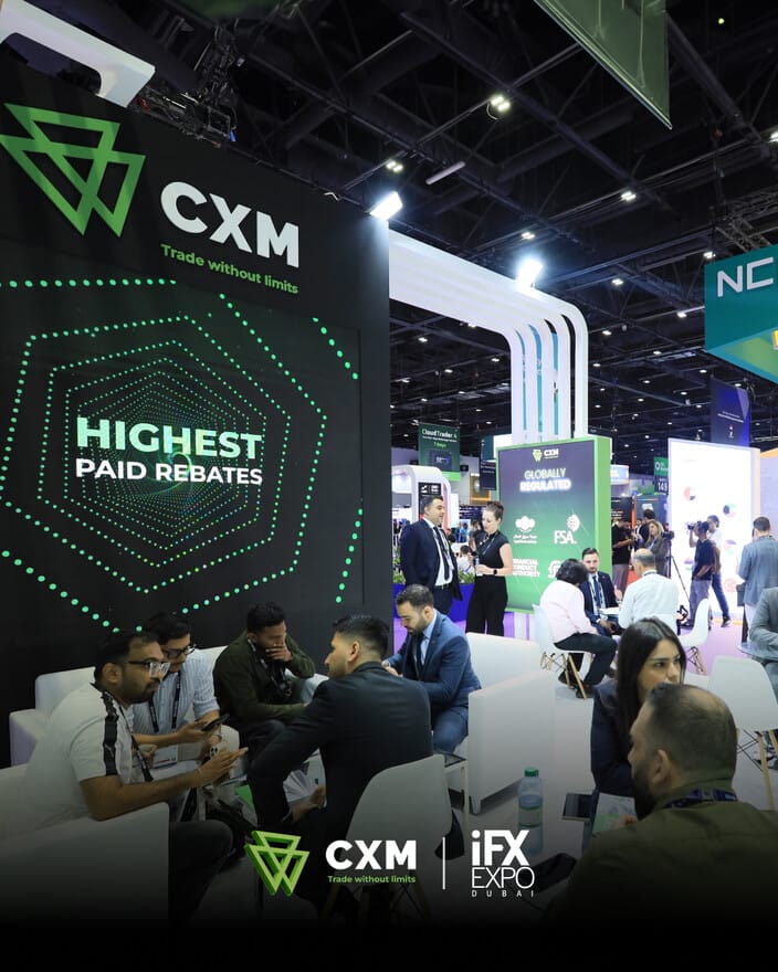 iFX Expoʼda CXMʼning “Eng yuqori to‘lanadigan rebate” stendi